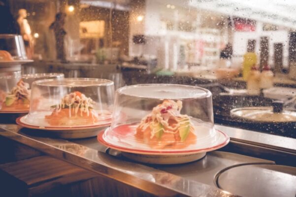 Sushi atas conveyor belt